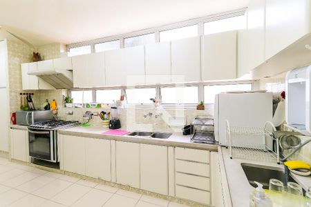 Casa à venda com 400m², 4 quartos e 4 vagas Casa à venda com 400m², 4 quartos e 4 vagasCozinha