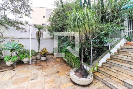 Casa à venda com 400m², 4 quartos e 4 vagas Casa à venda com 400m², 4 quartos e 4 vagasJardim