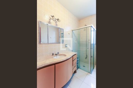 Casa à venda com 400m², 4 quartos e 4 vagas Casa à venda com 400m², 4 quartos e 4 vagasBanheiro Suíte 2