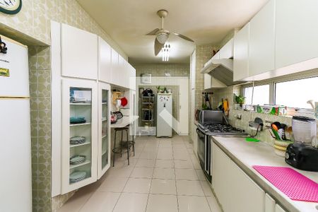 Casa à venda com 400m², 4 quartos e 4 vagas Casa à venda com 400m², 4 quartos e 4 vagasCozinha