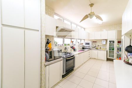 Casa à venda com 400m², 4 quartos e 4 vagas Casa à venda com 400m², 4 quartos e 4 vagasCozinha