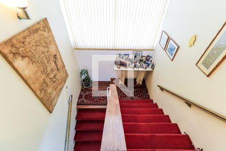 Casa à venda com 400m², 4 quartos e 4 vagas Casa à venda com 400m², 4 quartos e 4 vagasEscadas