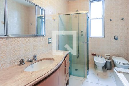 Casa à venda com 400m², 4 quartos e 4 vagas Casa à venda com 400m², 4 quartos e 4 vagasBanheiro Suíte 2