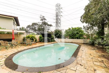 Casa à venda com 400m², 4 quartos e 4 vagas Casa à venda com 400m², 4 quartos e 4 vagasPiscina