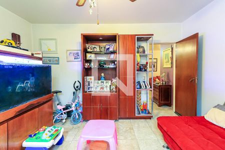 Casa à venda com 400m², 4 quartos e 4 vagas Casa à venda com 400m², 4 quartos e 4 vagasSala de TV