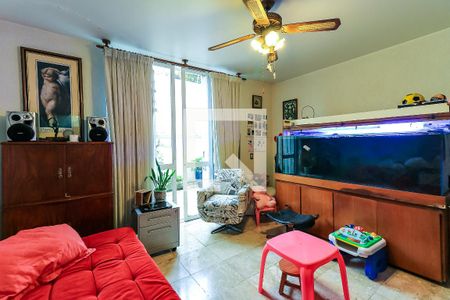 Casa à venda com 400m², 4 quartos e 4 vagas Casa à venda com 400m², 4 quartos e 4 vagasSala de TV