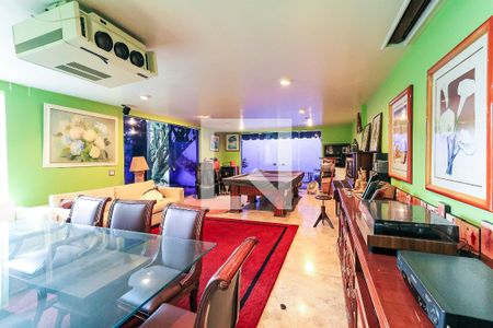 Casa à venda com 400m², 4 quartos e 4 vagas Casa à venda com 400m², 4 quartos e 4 vagasSalão de Festa