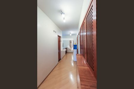 Casa à venda com 400m², 4 quartos e 4 vagas Casa à venda com 400m², 4 quartos e 4 vagasCorredor