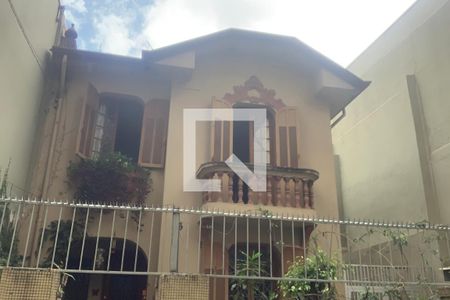 Casa à venda com 400m², 3 quartos e 2 vagas Casa à venda com 400m², 3 quartos e 2 vagasFachada da casa