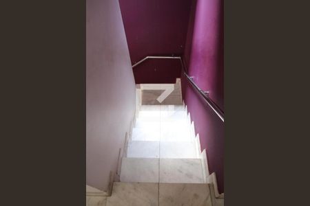 Casa à venda com 167m², 3 quartos e 3 vagasEscada