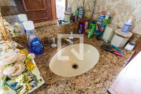 Apartamento à venda com 145m², 4 quartos e 2 vagas Apartamento à venda com 145m², 4 quartos e 2 vagasPia do Banheiro da Suíte