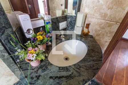 Apartamento à venda com 145m², 4 quartos e 2 vagas Apartamento à venda com 145m², 4 quartos e 2 vagasPia do Banheiro Social