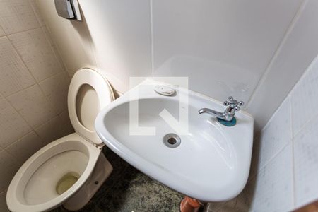 Apartamento à venda com 145m², 4 quartos e 2 vagas Apartamento à venda com 145m², 4 quartos e 2 vagasPia do Banheiro de Serviço