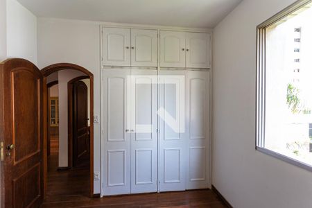 Apartamento à venda com 145m², 4 quartos e 2 vagas Apartamento à venda com 145m², 4 quartos e 2 vagasArmário do Quarto 2