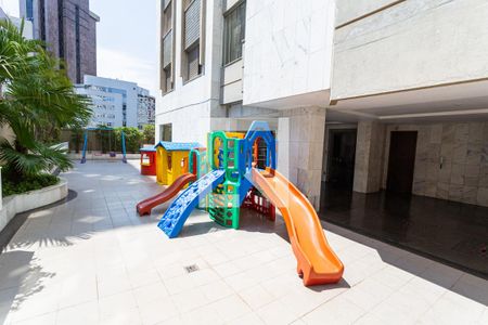 Apartamento à venda com 145m², 4 quartos e 2 vagas Apartamento à venda com 145m², 4 quartos e 2 vagasPlayground