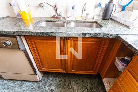 Apartamento à venda com 145m², 4 quartos e 2 vagas Apartamento à venda com 145m², 4 quartos e 2 vagasArmário da Cozinha