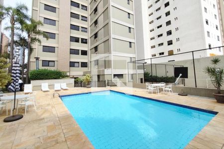 Apartamento à venda com 256m², 4 quartos e 3 vagasÁrea comum - Piscina