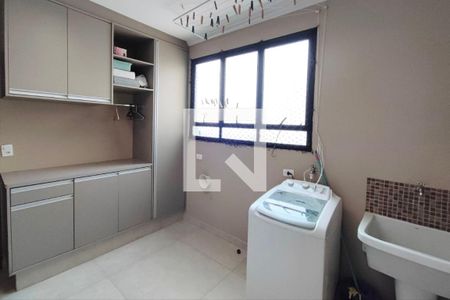 Apartamento à venda com 256m², 4 quartos e 3 vagasLavanderia