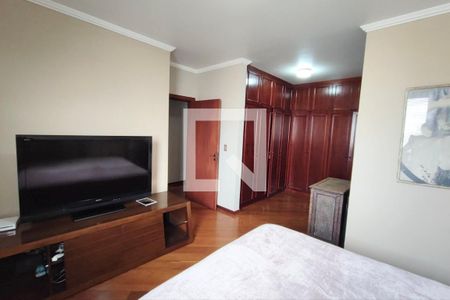 Apartamento à venda com 256m², 4 quartos e 3 vagasQuarto suíte 2