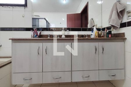 Apartamento à venda com 256m², 4 quartos e 3 vagasBanheiro suíte 2