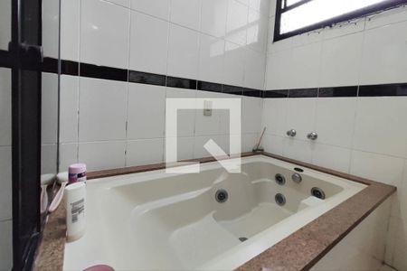 Apartamento à venda com 256m², 4 quartos e 3 vagasBanheiro suíte 2