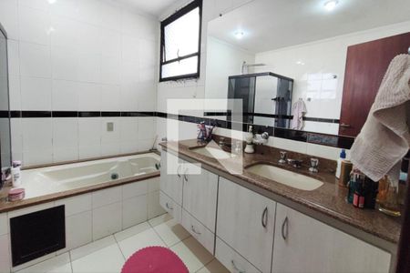 Apartamento à venda com 256m², 4 quartos e 3 vagasBanheiro suíte 2
