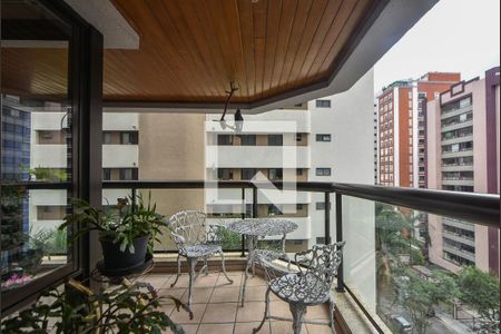 Apartamento à venda com 152m², 4 quartos e 3 vagasVaranda 