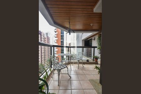 Apartamento à venda com 152m², 4 quartos e 3 vagasVaranda 