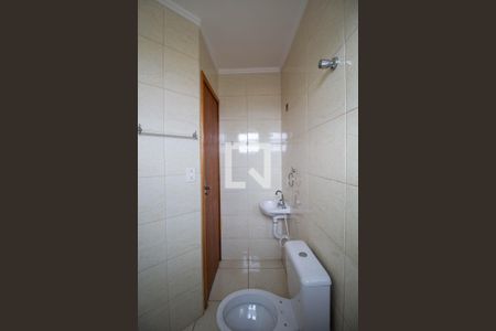 Casa de condomínio à venda com 63m², 2 quartos e 1 vaga Casa de condomínio à venda com 63m², 2 quartos e 1 vagaBanheiro da Suíte 1