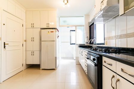 Apartamento à venda com 209m², 3 quartos e 5 vagas Apartamento à venda com 209m², 3 quartos e 5 vagasCozinha