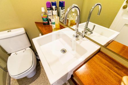 Apartamento à venda com 209m², 3 quartos e 5 vagas Apartamento à venda com 209m², 3 quartos e 5 vagasBanheiro Social 2