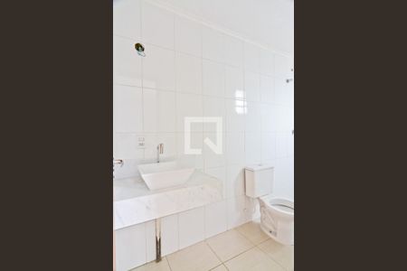 Casa de condomínio à venda com 95m², 2 quartos e 3 vagas Casa de condomínio à venda com 95m², 2 quartos e 3 vagasBanheiro da Suíte 1