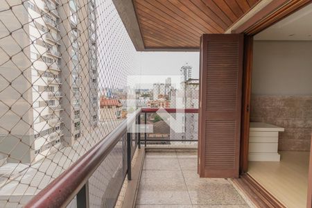 Apartamento à venda com 200m², 4 quartos e 2 vagasSacada do quarto 3