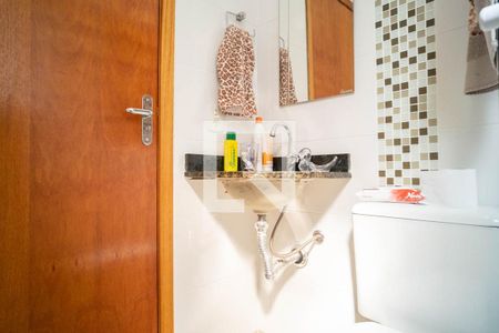 Casa de condomínio à venda com 65m², 2 quartos e 1 vaga Casa de condomínio à venda com 65m², 2 quartos e 1 vagaBanheiro do Quarto 2