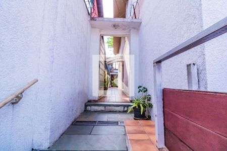 Casa à venda com 200m², 3 quartos e 2 vagas Casa à venda com 200m², 3 quartos e 2 vagasCorredor lateral