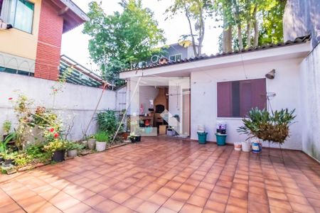 Casa à venda com 200m², 3 quartos e 2 vagas Casa à venda com 200m², 3 quartos e 2 vagasÁrea externa