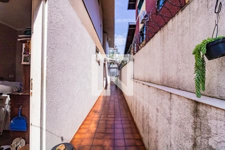 Casa à venda com 200m², 3 quartos e 2 vagas Casa à venda com 200m², 3 quartos e 2 vagasCorredor lateral