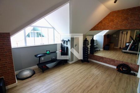 Casa de condomínio à venda com 320m², 5 quartos e 2 vagas Casa de condomínio à venda com 320m², 5 quartos e 2 vagasAcademia