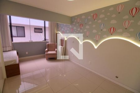 Casa de condomínio à venda com 320m², 5 quartos e 2 vagas Casa de condomínio à venda com 320m², 5 quartos e 2 vagasSuíte 2