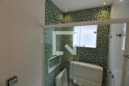 Casa de condomínio à venda com 320m², 5 quartos e 2 vagas Casa de condomínio à venda com 320m², 5 quartos e 2 vagasBanheiro da Suíte 2