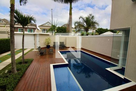 Casa de condomínio à venda com 320m², 5 quartos e 2 vagas Casa de condomínio à venda com 320m², 5 quartos e 2 vagasPiscina