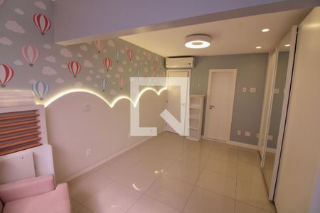 Casa de condomínio à venda com 320m², 5 quartos e 2 vagas Casa de condomínio à venda com 320m², 5 quartos e 2 vagasSuíte 2