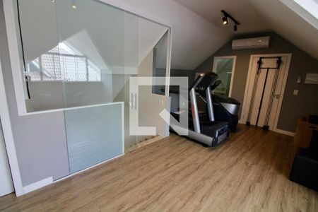 Casa de condomínio à venda com 320m², 5 quartos e 2 vagas Casa de condomínio à venda com 320m², 5 quartos e 2 vagasAcademia