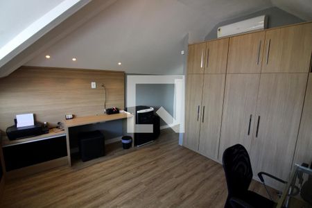 Casa de condomínio à venda com 320m², 5 quartos e 2 vagas Casa de condomínio à venda com 320m², 5 quartos e 2 vagasQuarto