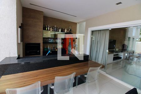 Casa de condomínio à venda com 320m², 5 quartos e 2 vagas Casa de condomínio à venda com 320m², 5 quartos e 2 vagasChurrasqueira