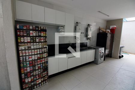 Casa de condomínio à venda com 320m², 5 quartos e 2 vagas Casa de condomínio à venda com 320m², 5 quartos e 2 vagasÁrea de Serviço