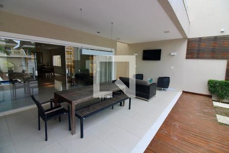 Casa de condomínio à venda com 320m², 5 quartos e 2 vagas Casa de condomínio à venda com 320m², 5 quartos e 2 vagasÁrea gourmet