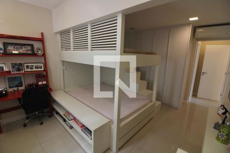 Casa de condomínio à venda com 320m², 5 quartos e 2 vagas Casa de condomínio à venda com 320m², 5 quartos e 2 vagasSuíte 3