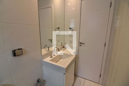 Casa de condomínio à venda com 320m², 5 quartos e 2 vagas Casa de condomínio à venda com 320m², 5 quartos e 2 vagasBanheiro da Suíte 3