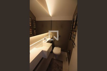 Casa de condomínio à venda com 320m², 5 quartos e 2 vagas Casa de condomínio à venda com 320m², 5 quartos e 2 vagasLavabo